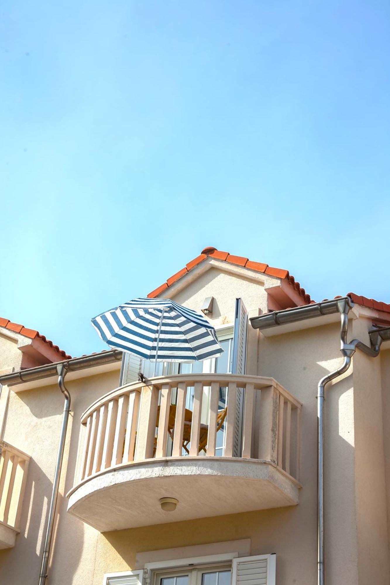 Helvetia Sunny Apartments Bol Kültér fotó