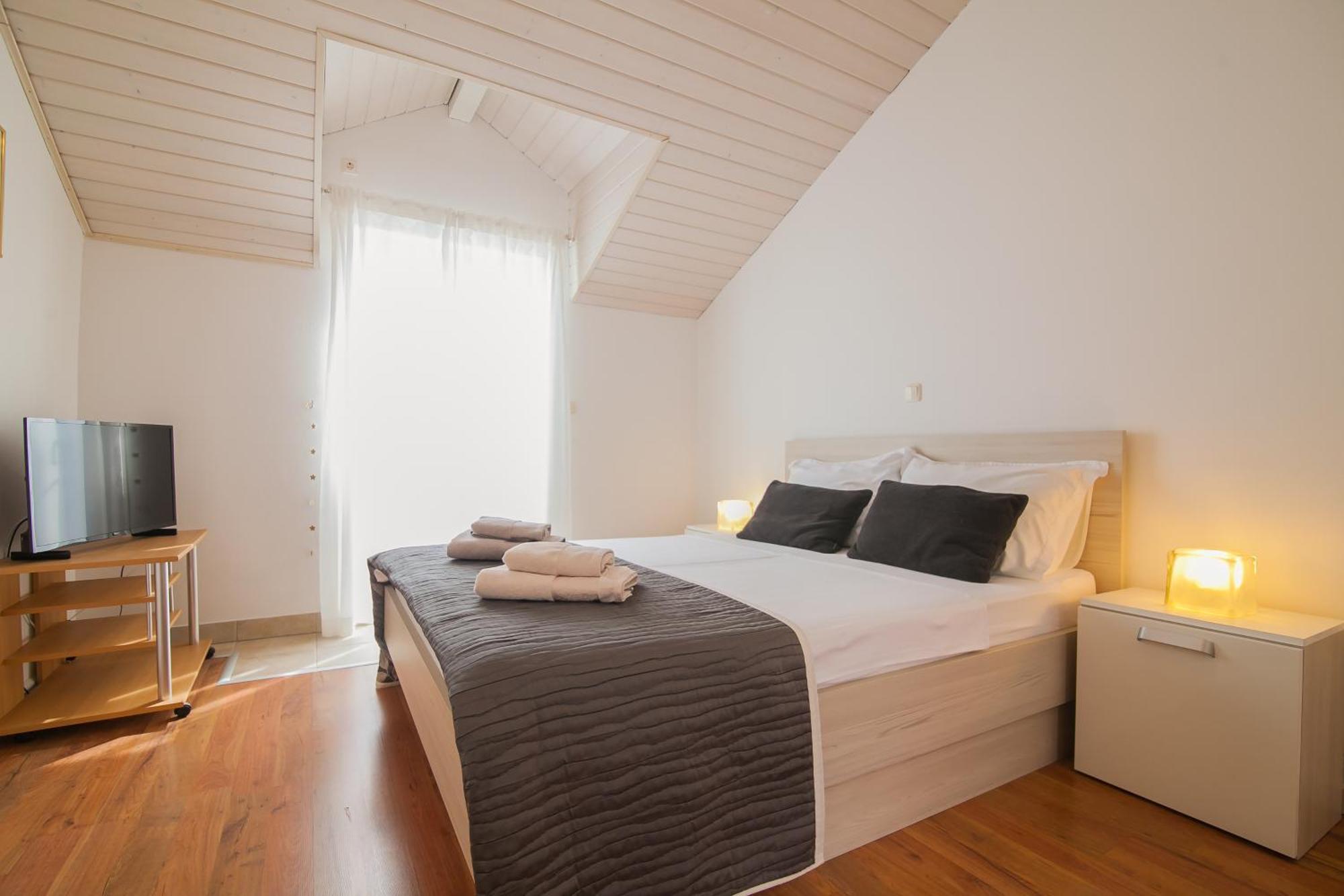 Helvetia Sunny Apartments Bol Kültér fotó