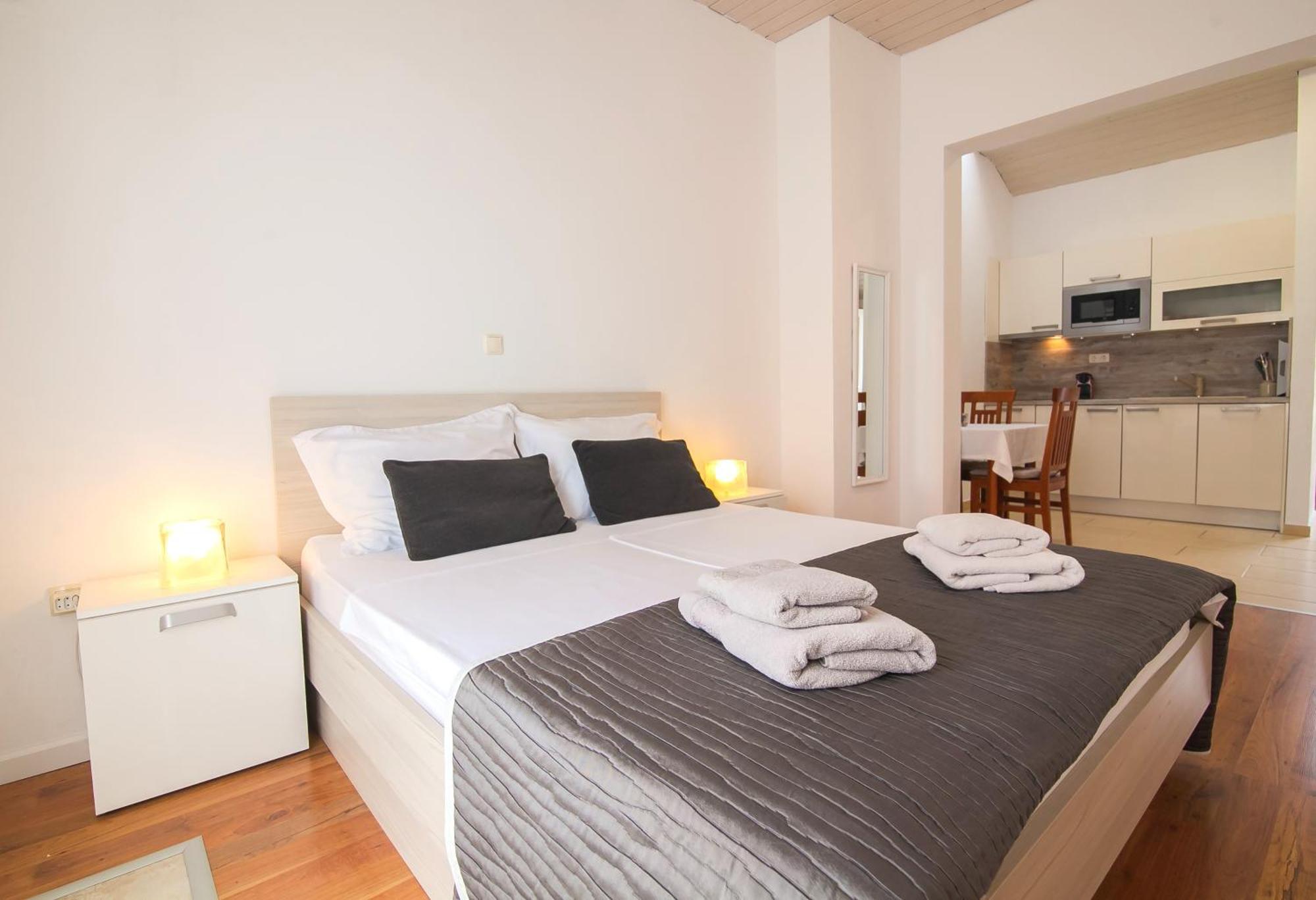 Helvetia Sunny Apartments Bol Kültér fotó