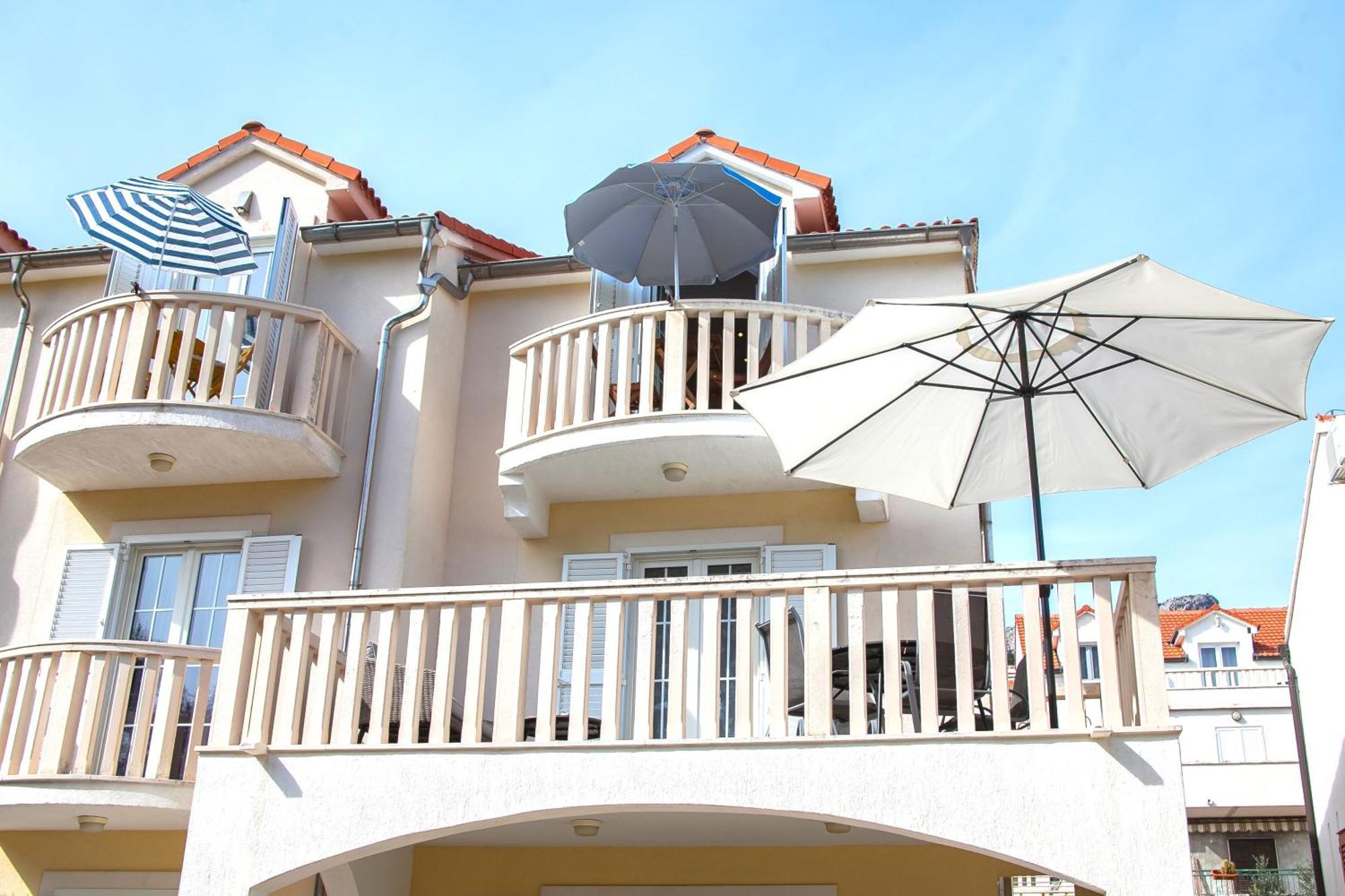 Helvetia Sunny Apartments Bol Kültér fotó