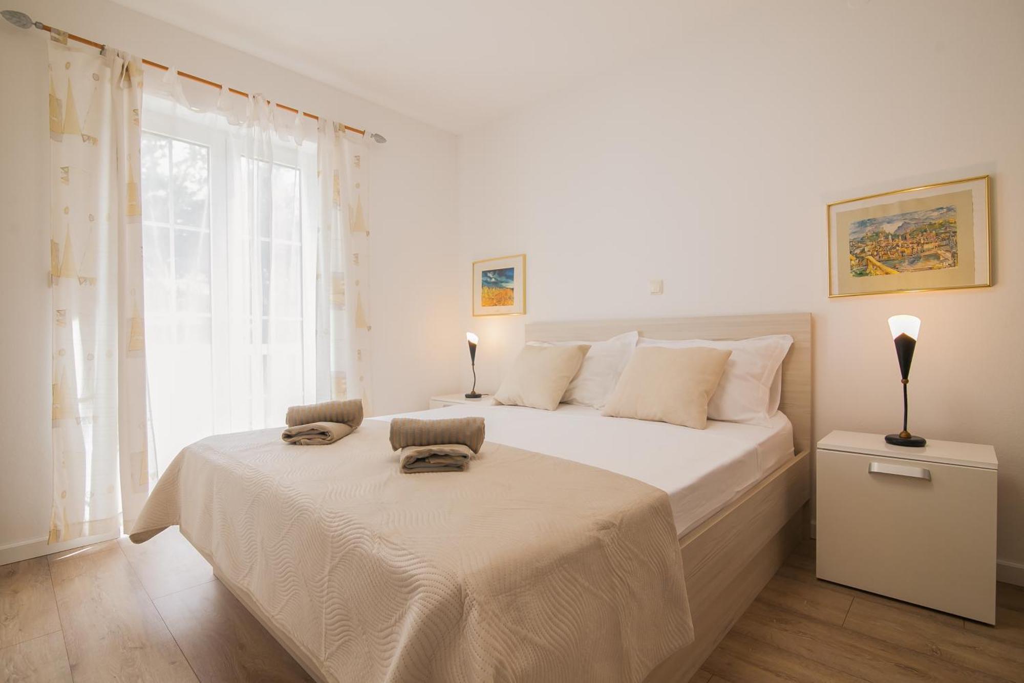 Helvetia Sunny Apartments Bol Kültér fotó