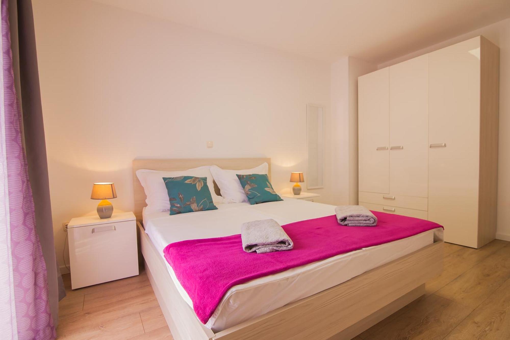 Helvetia Sunny Apartments Bol Kültér fotó