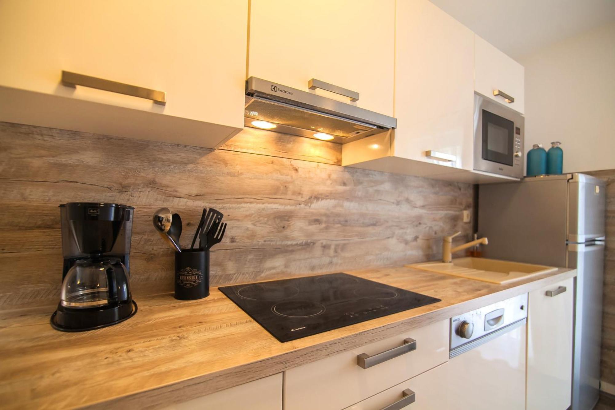 Helvetia Sunny Apartments Bol Kültér fotó