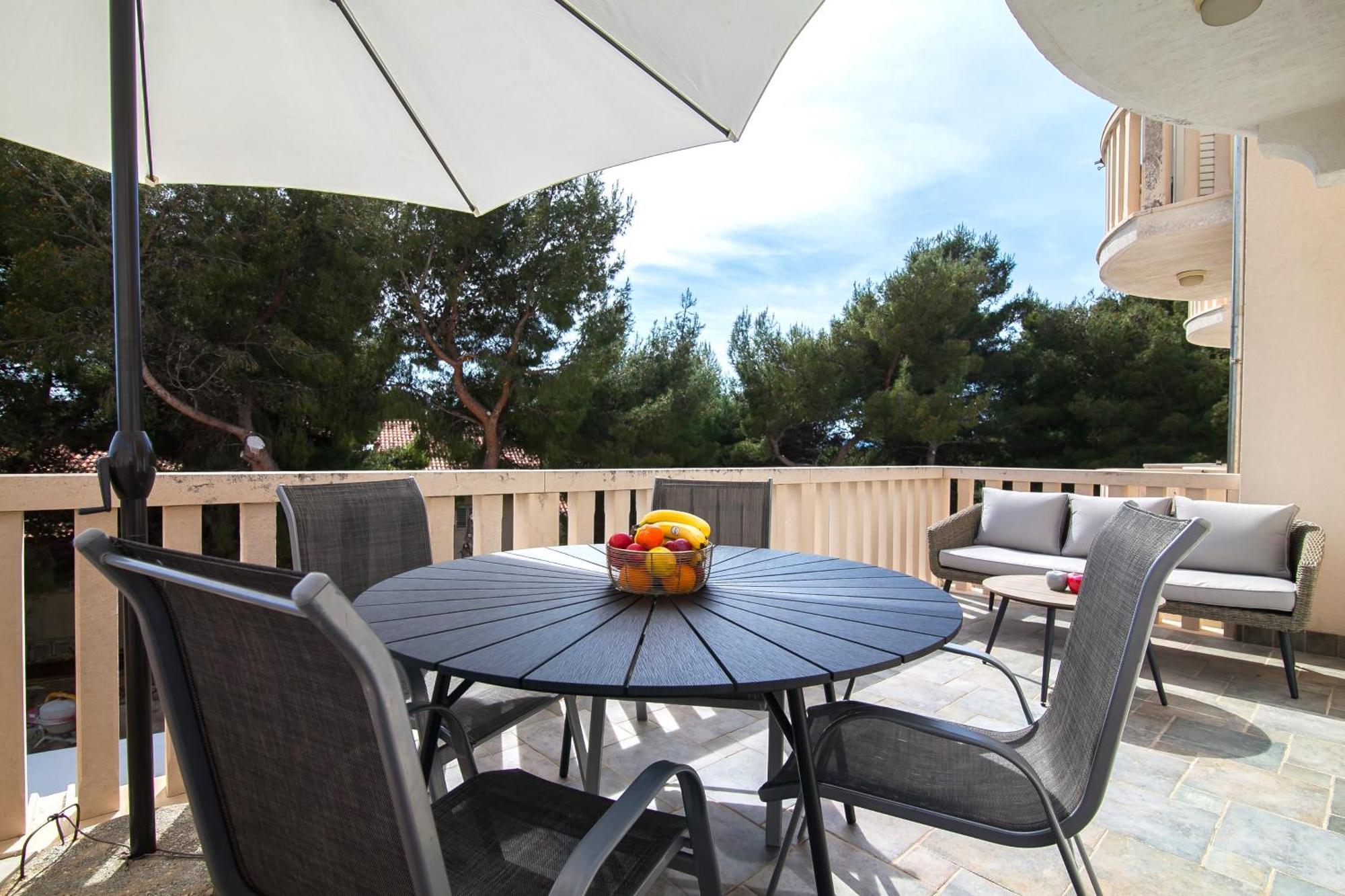 Helvetia Sunny Apartments Bol Kültér fotó