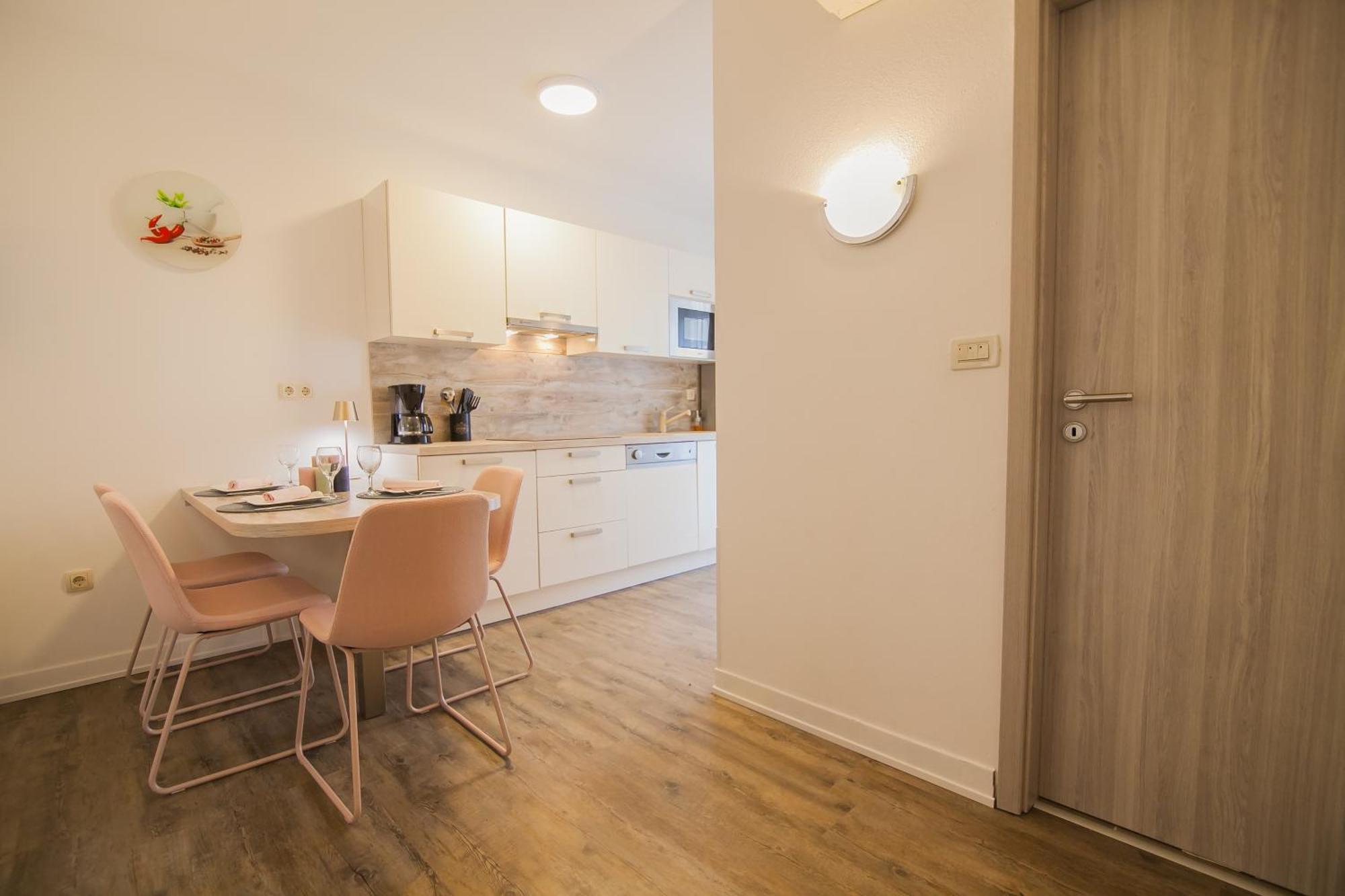 Helvetia Sunny Apartments Bol Kültér fotó