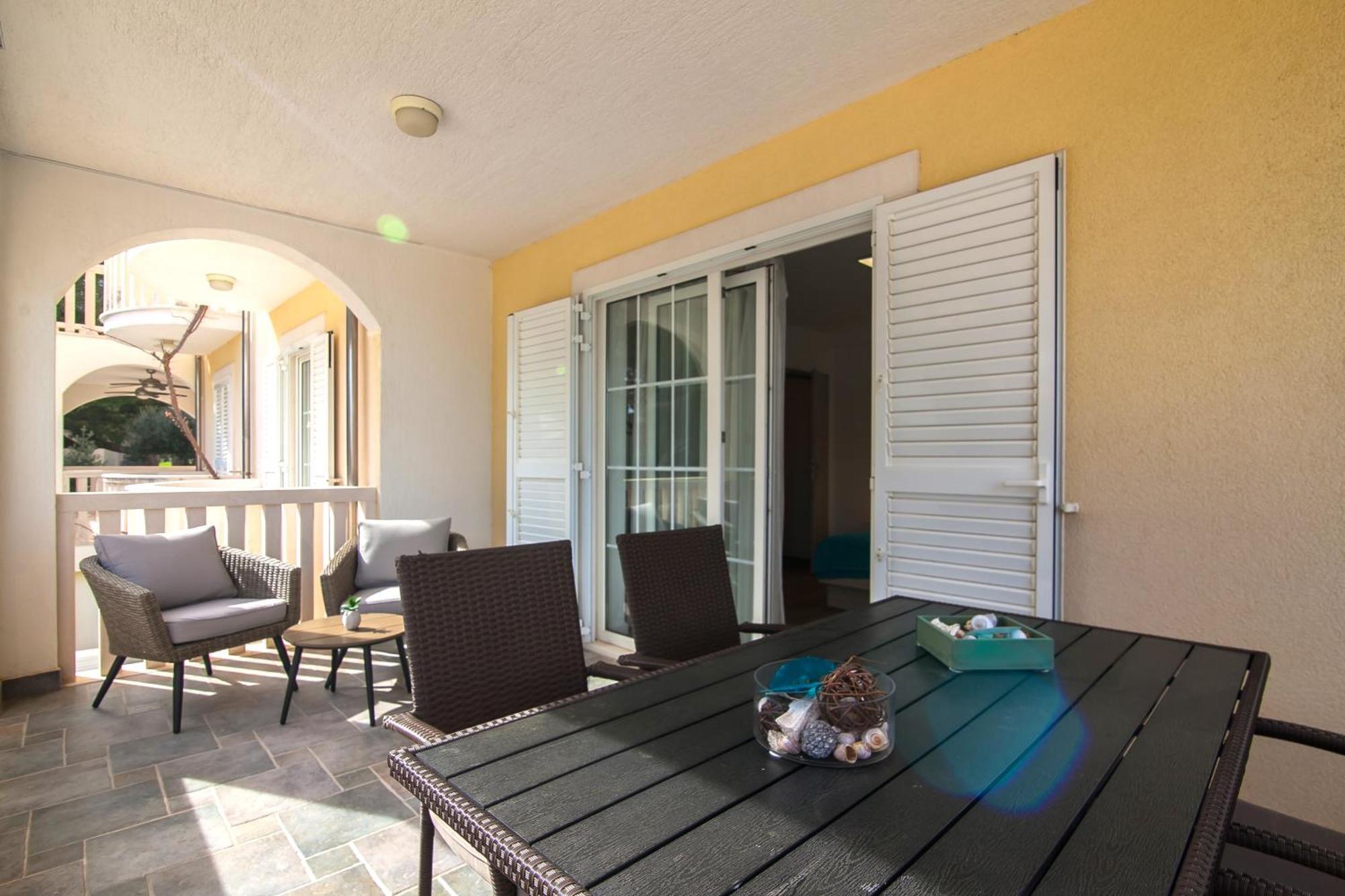 Helvetia Sunny Apartments Bol Kültér fotó