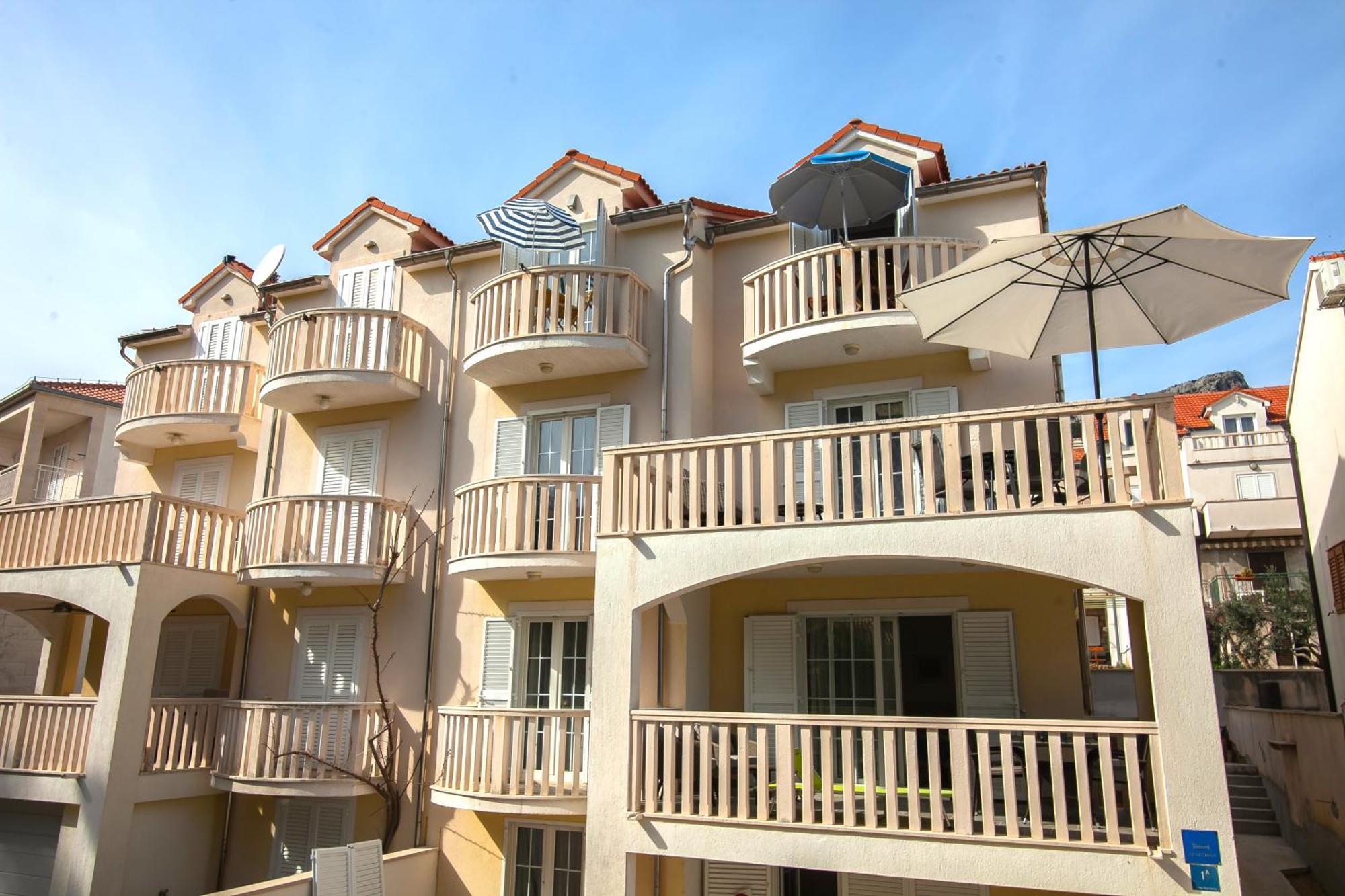 Helvetia Sunny Apartments Bol Kültér fotó