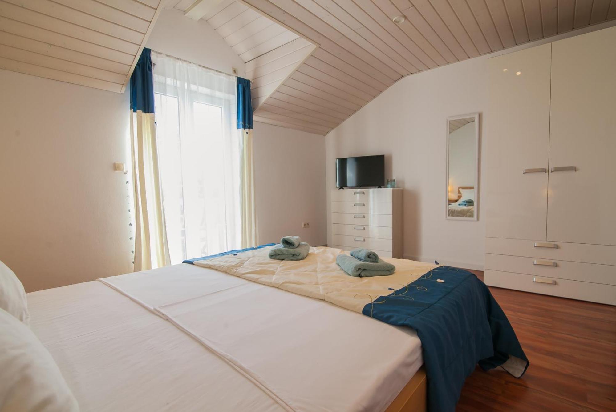 Helvetia Sunny Apartments Bol Kültér fotó